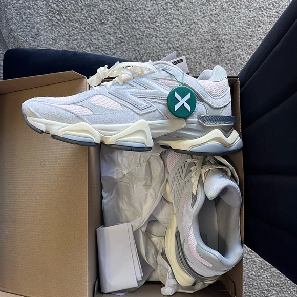 New balance 9060 women size 9 New in box - Picture 2 of 5